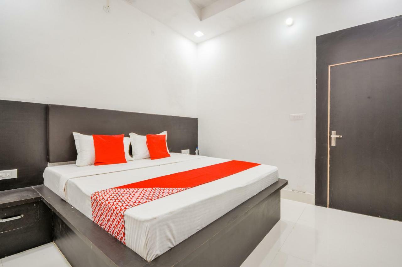 Oyo 43505 Hotel The White House Hisār Esterno foto